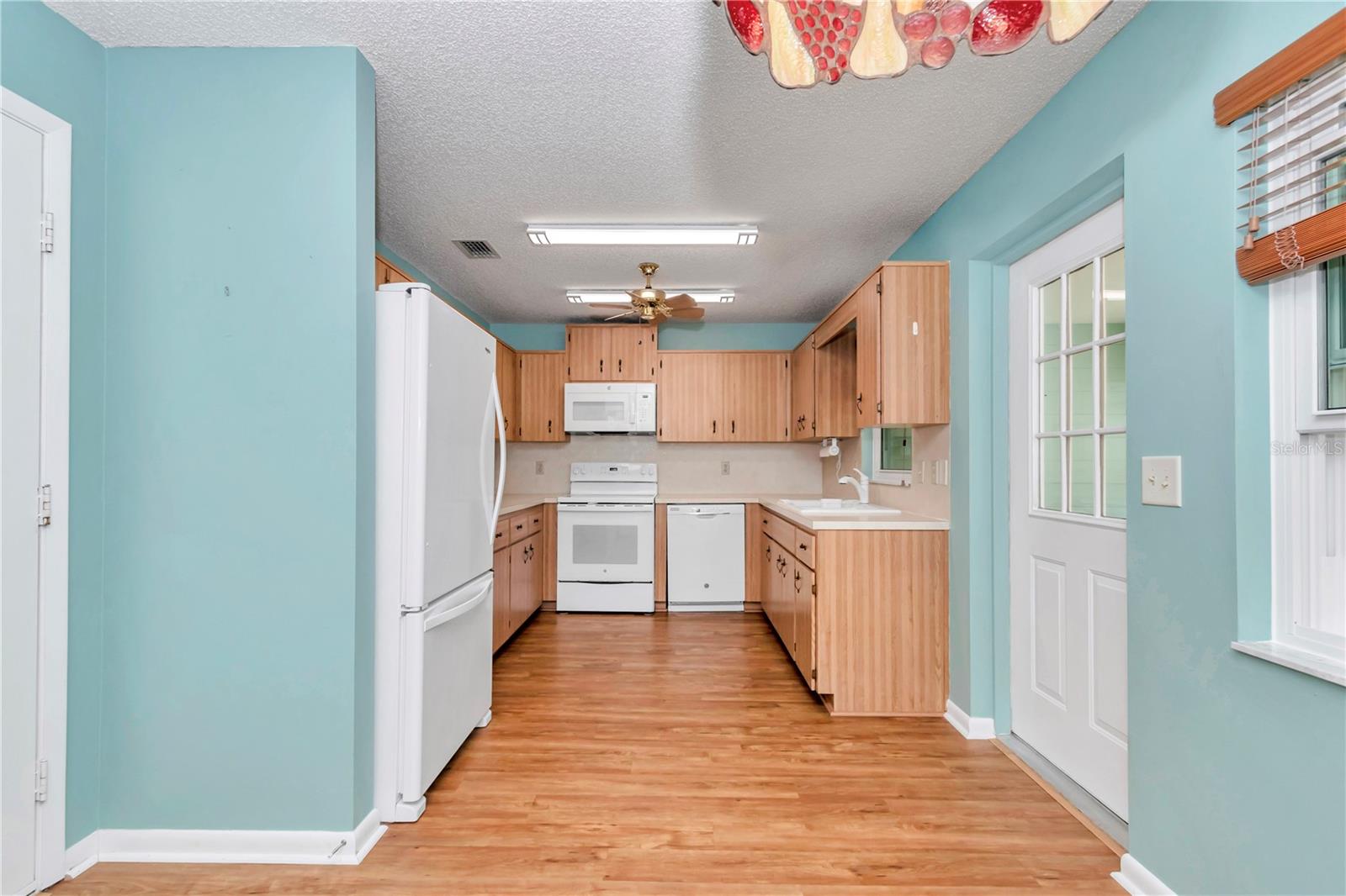 CIRCLE SQUARE WOODS Y - Residential