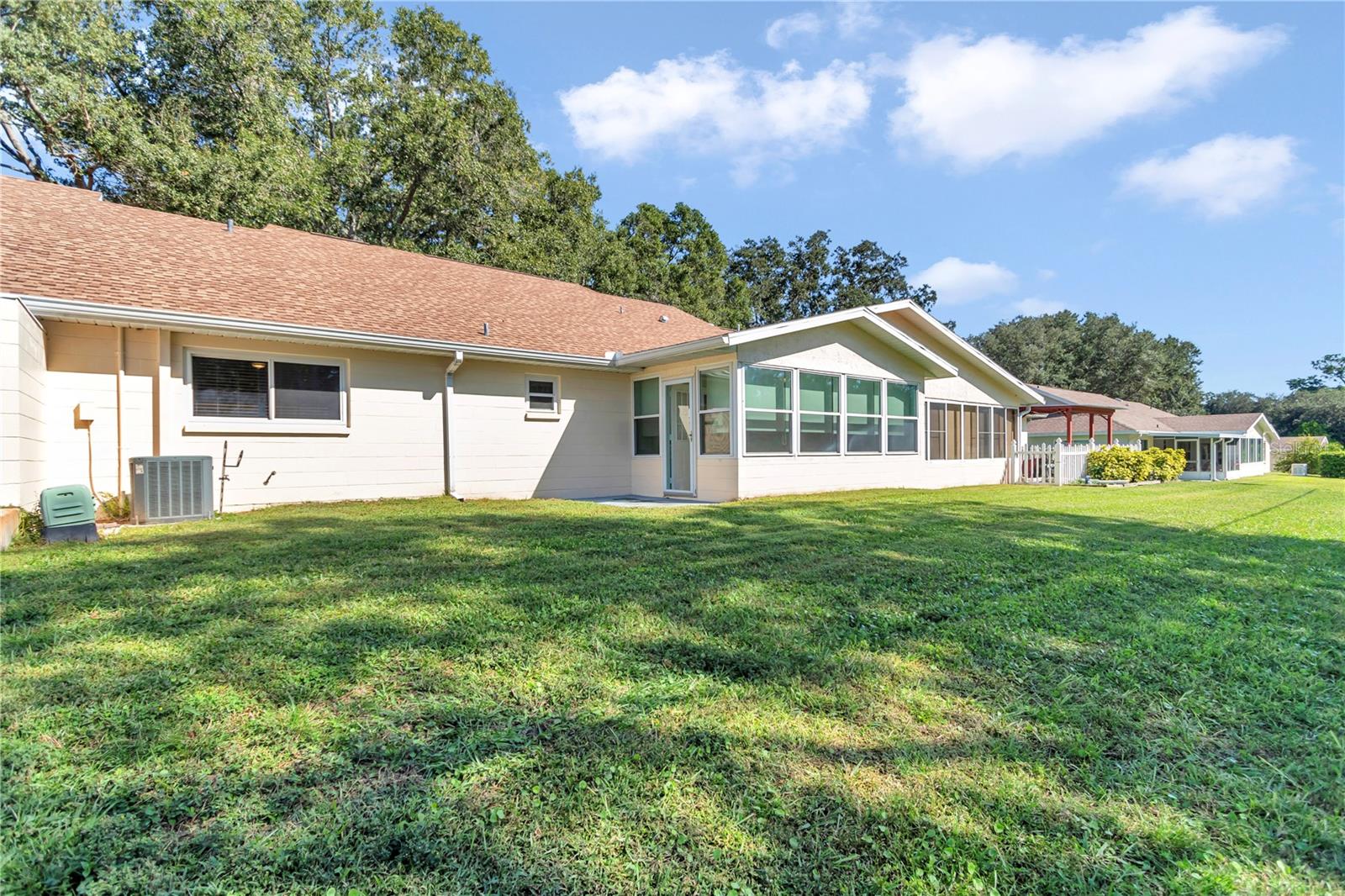 CIRCLE SQUARE WOODS Y - Residential