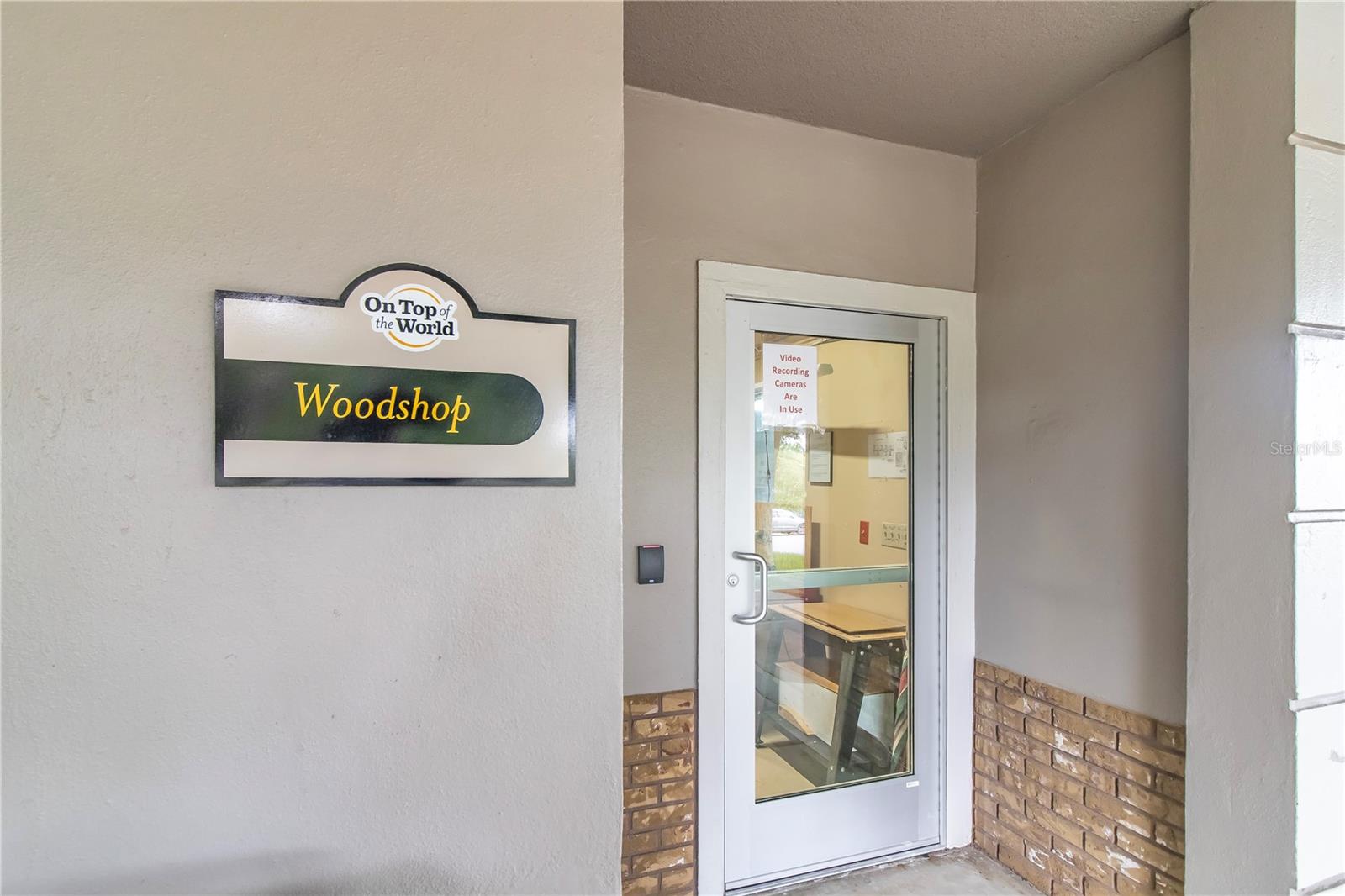 CIRCLE SQUARE WOODS Y - Residential