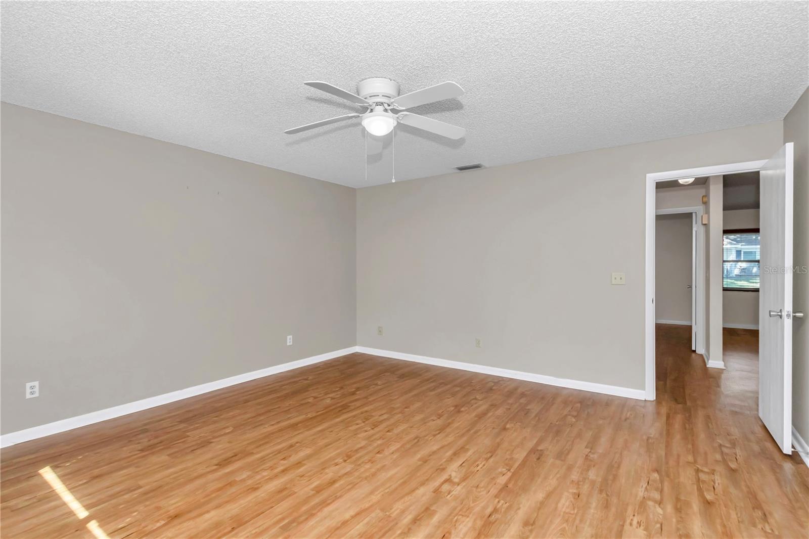 CIRCLE SQUARE WOODS Y - Residential