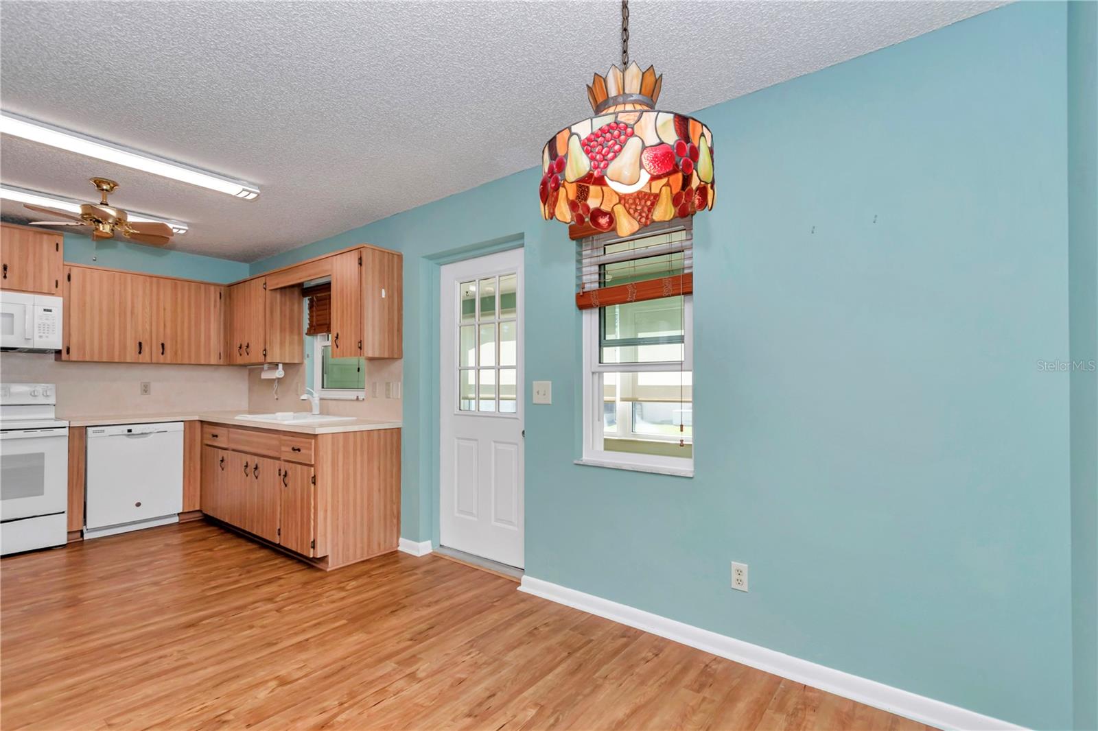 CIRCLE SQUARE WOODS Y - Residential