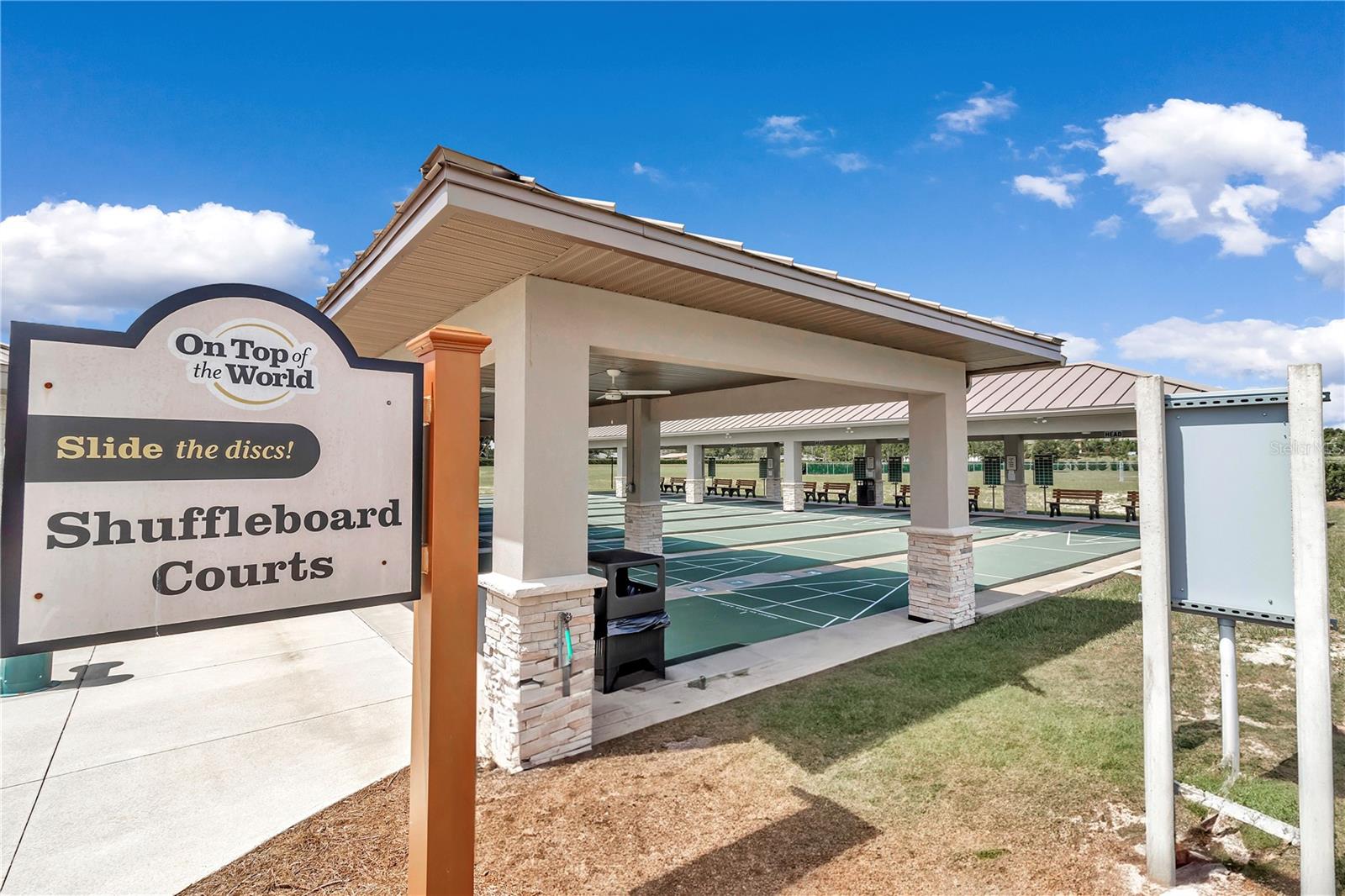 CIRCLE SQUARE WOODS Y - Residential