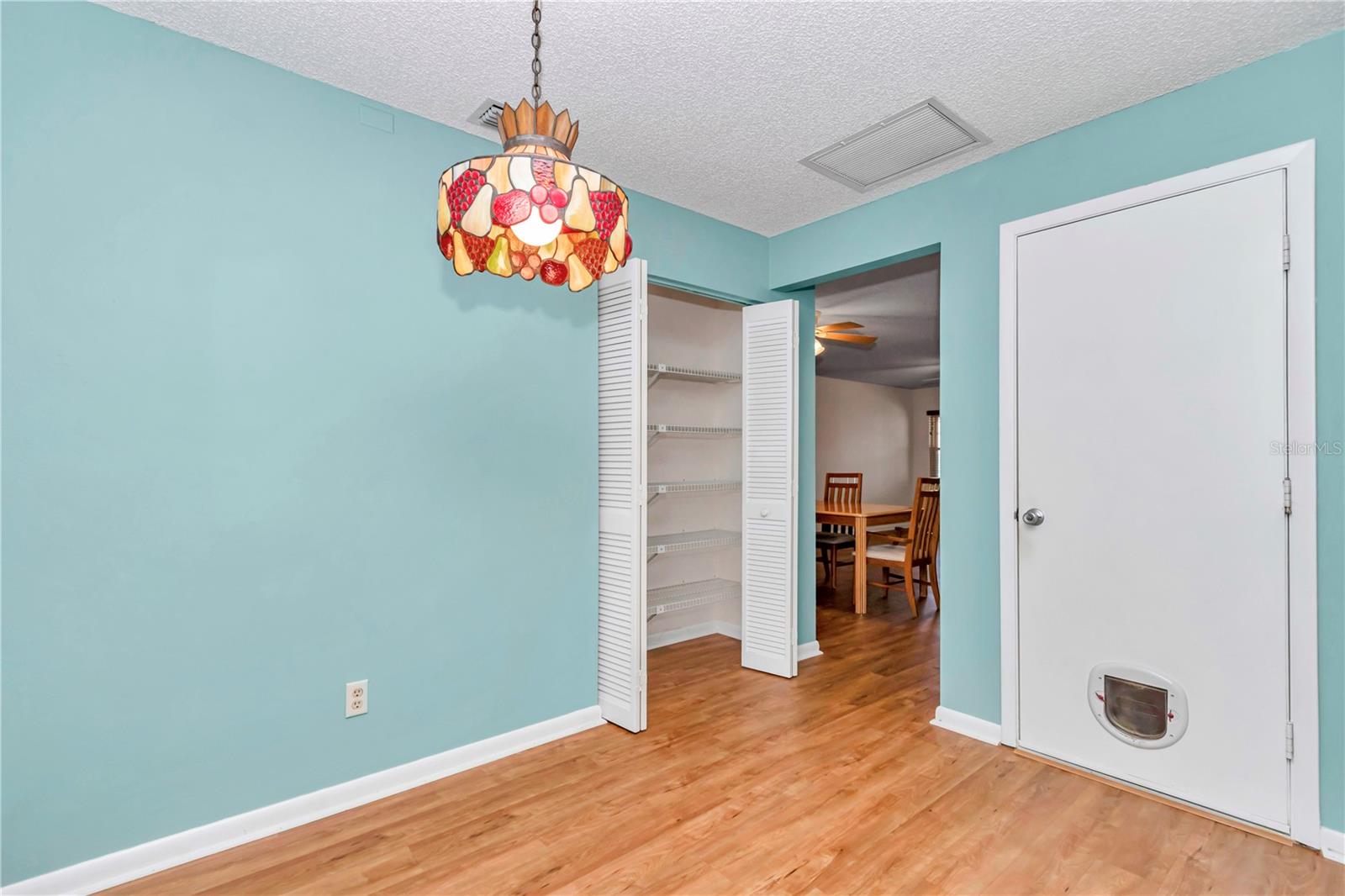 CIRCLE SQUARE WOODS Y - Residential