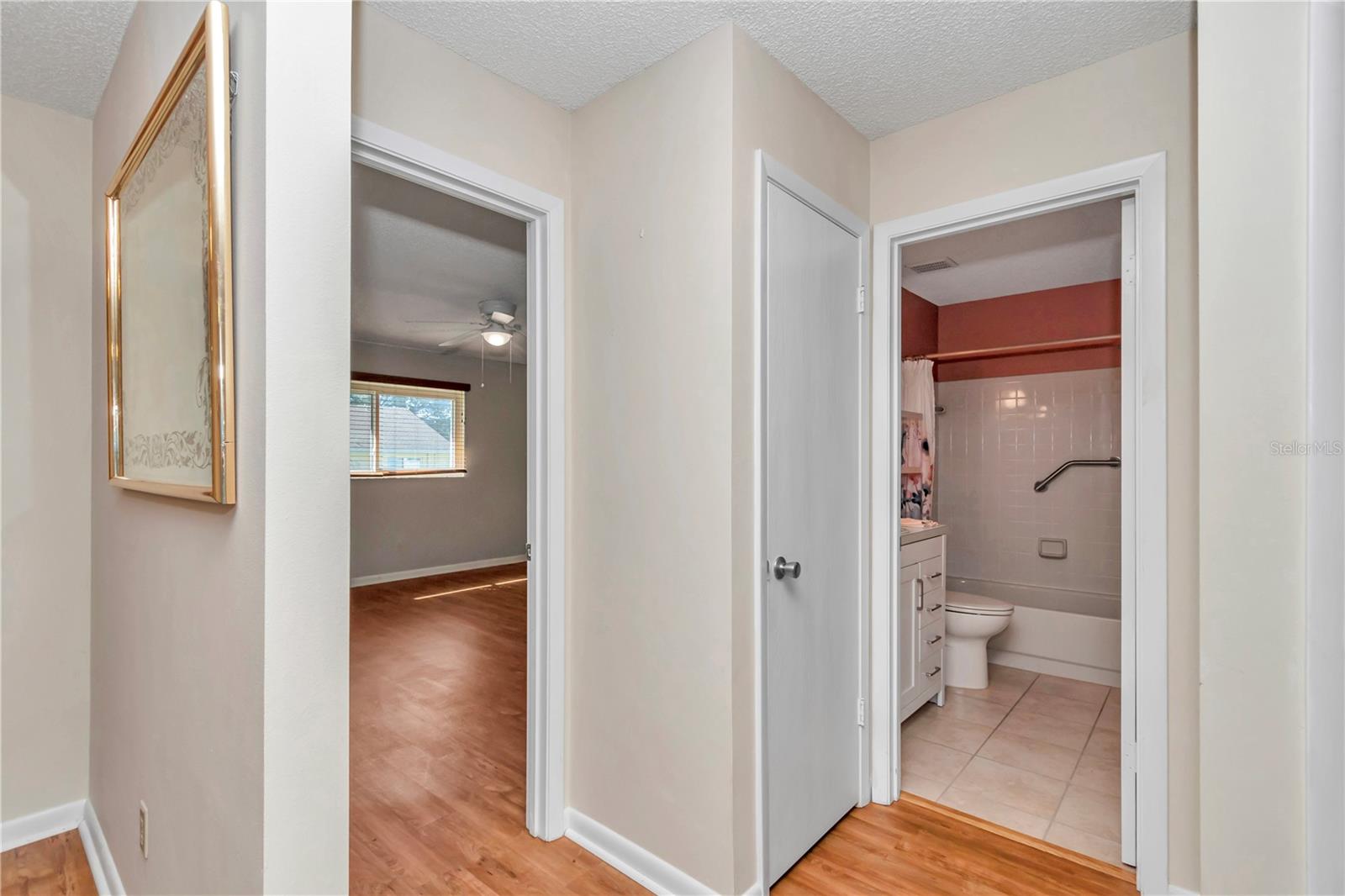 CIRCLE SQUARE WOODS Y - Residential