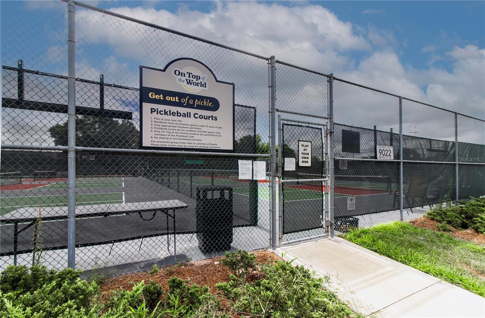 CIRCLE SQUARE WOODS Y - Residential
