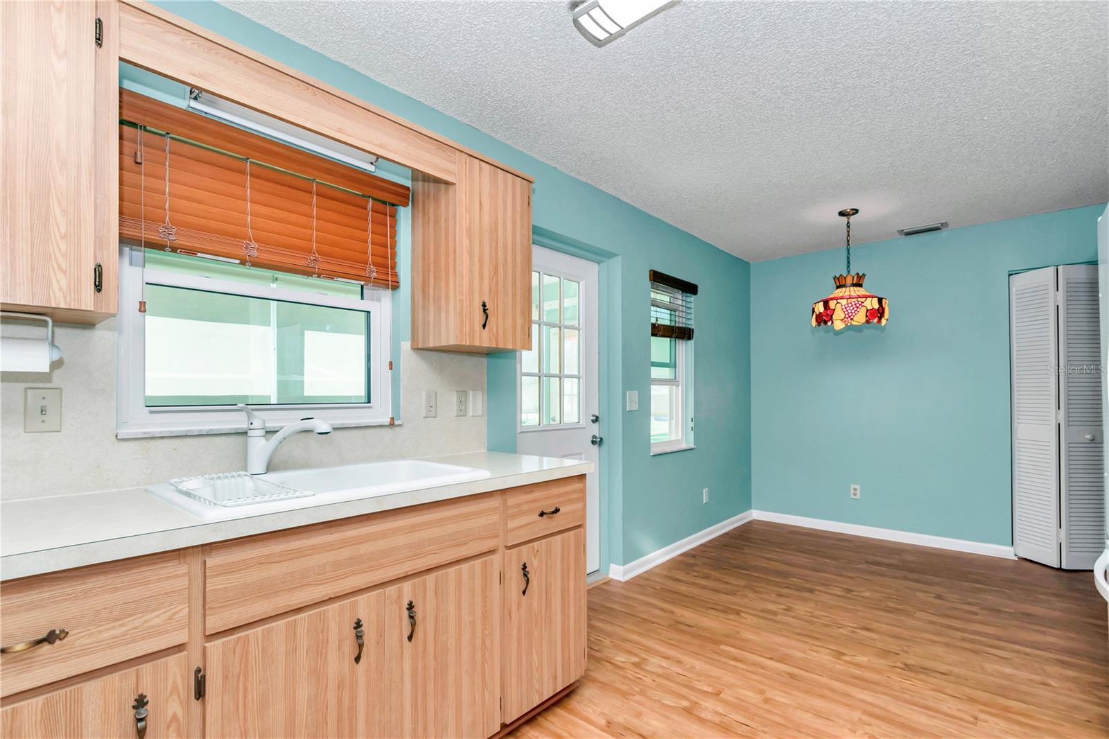 CIRCLE SQUARE WOODS Y - Residential
