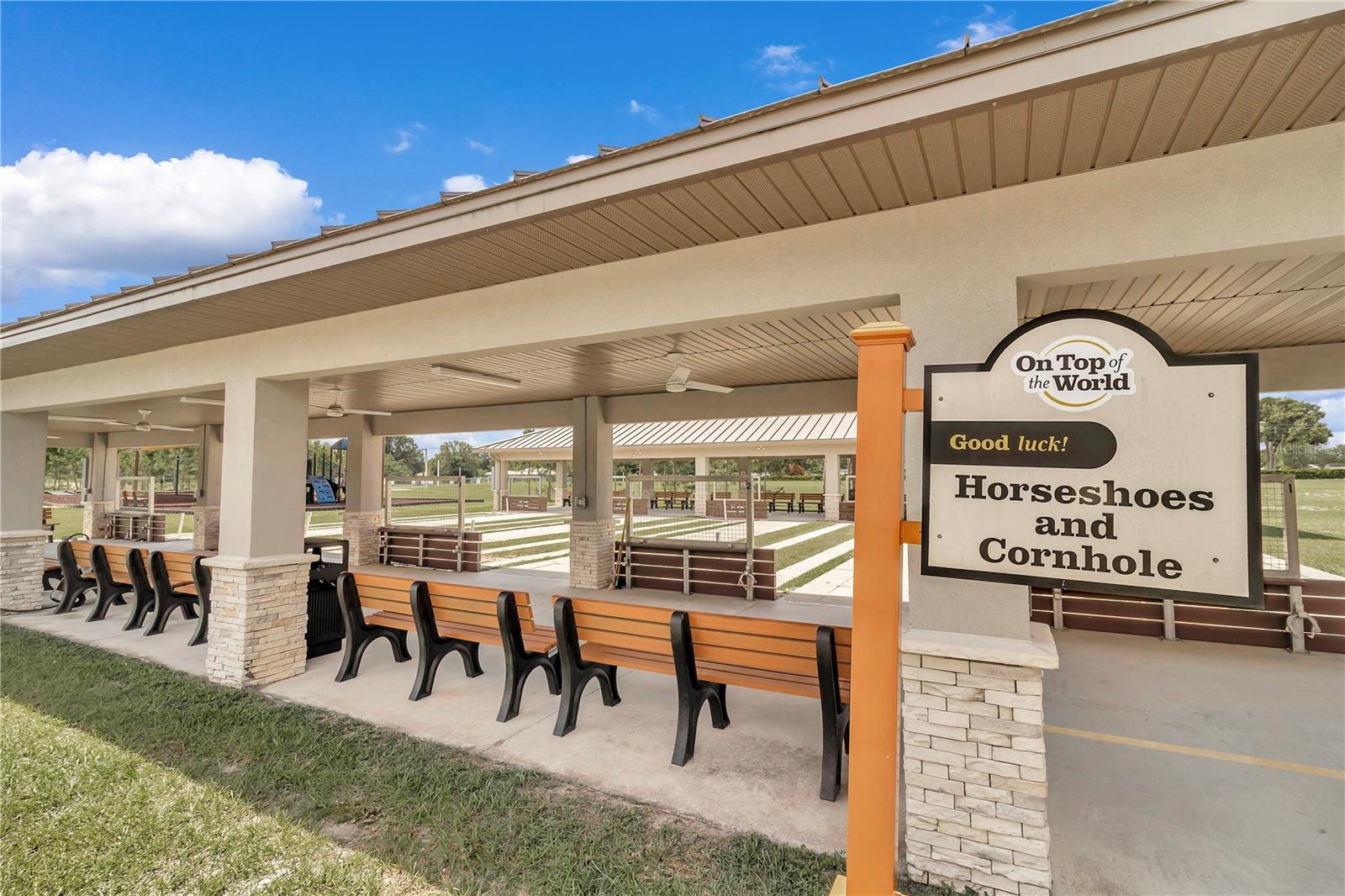 CIRCLE SQUARE WOODS Y - Residential