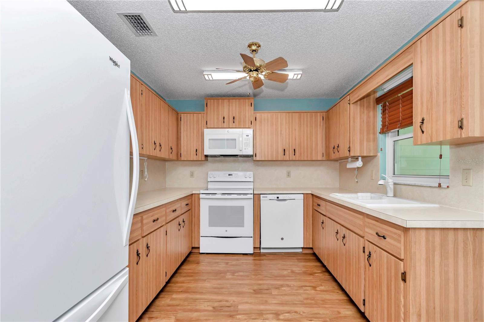 CIRCLE SQUARE WOODS Y - Residential