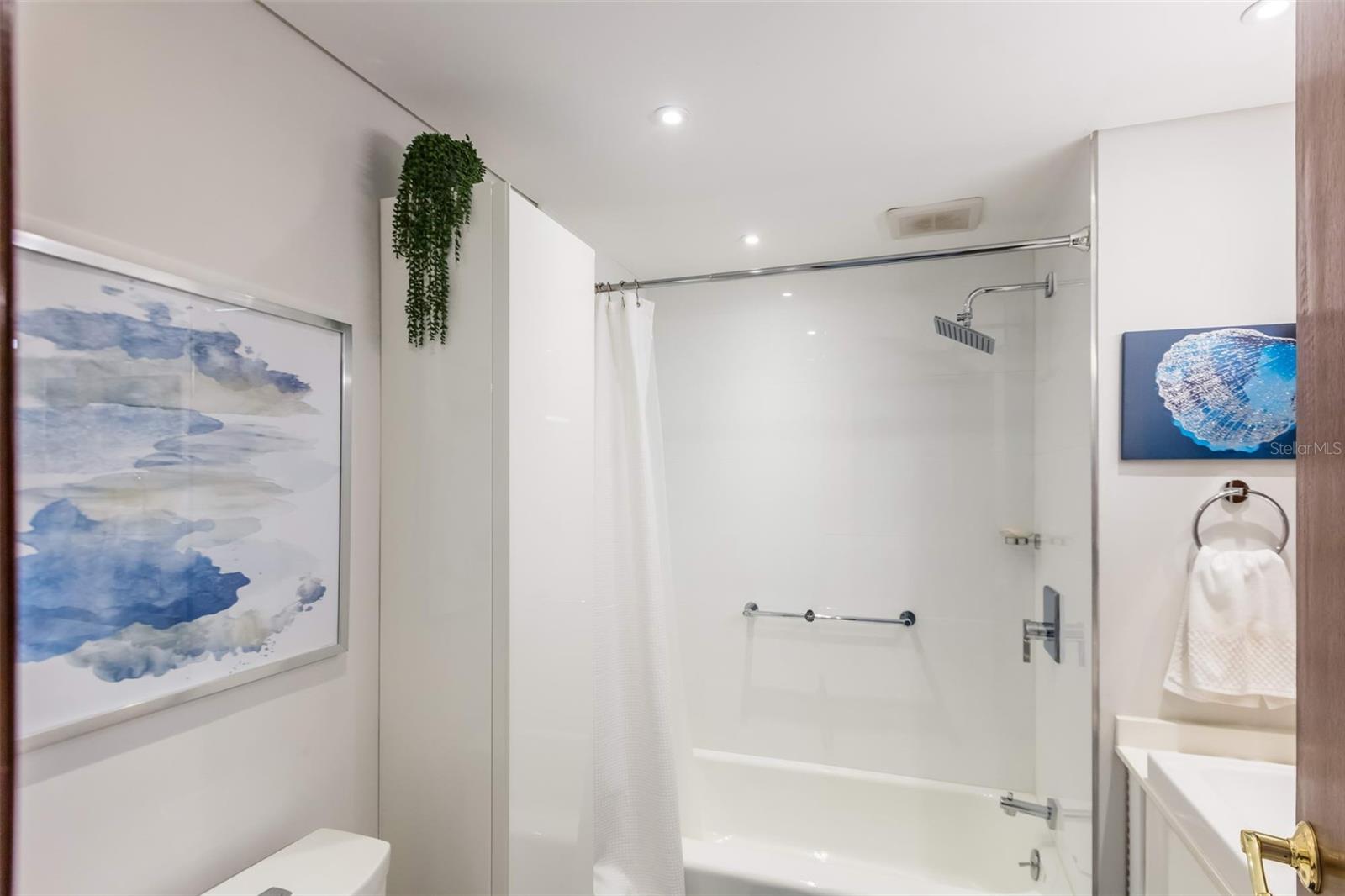 LAGUNA TERRACE CONDOMINIO - Residential Lease