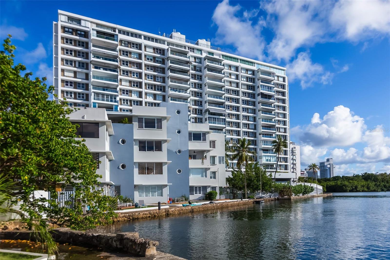 LAGUNA TERRACE CONDOMINIO - Residential Lease