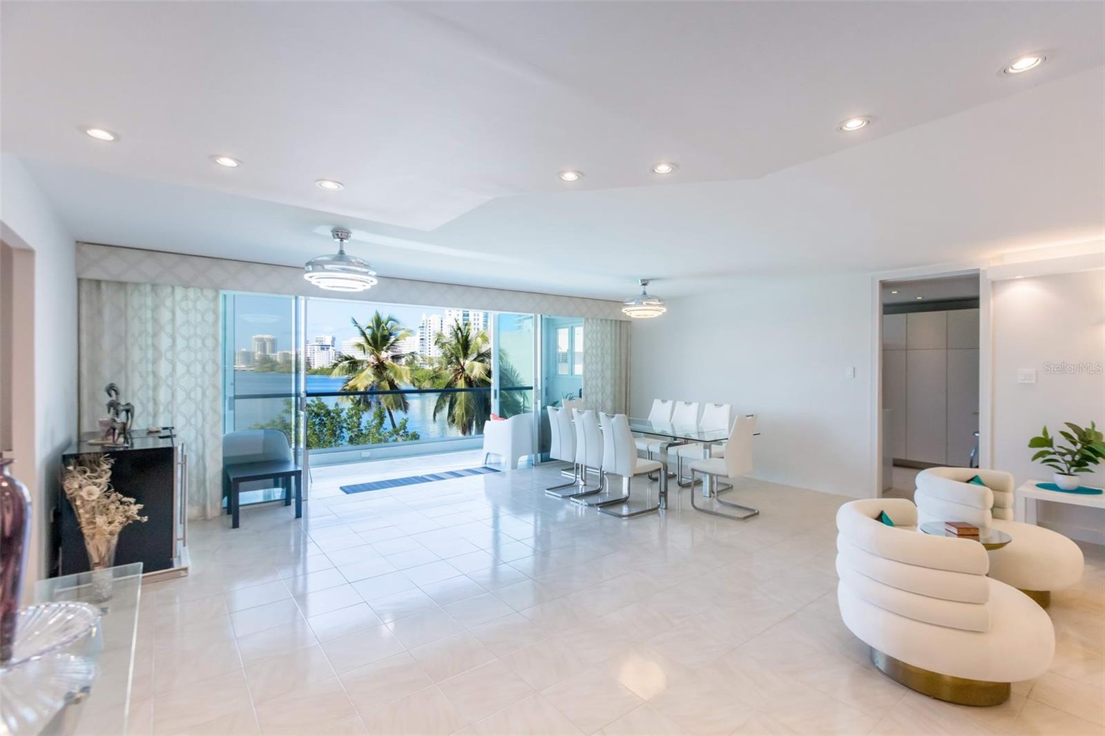 LAGUNA TERRACE CONDOMINIO - Residential Lease