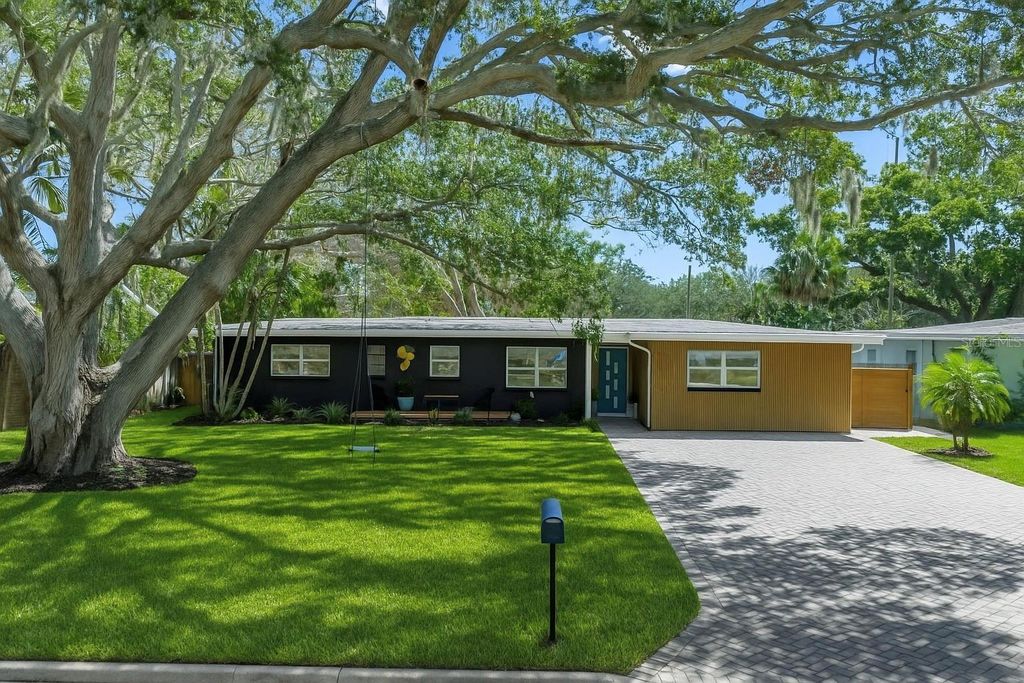Photo of 412 Mira Vista Drive, Dunedin, FL 34698 (MLS # TB8434804)