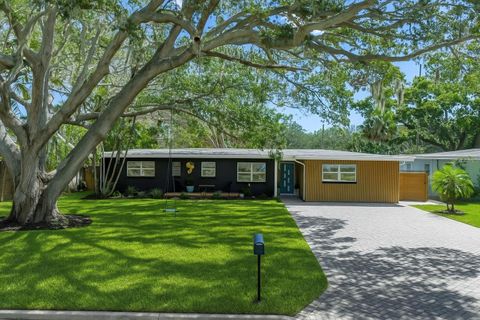Photo of 412 Mira Vista Drive, Dunedin, FL 34698 (MLS # TB8434804)