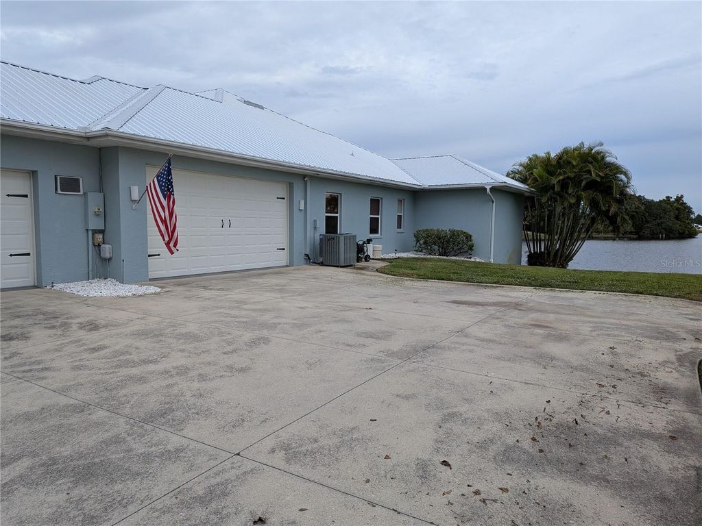 Photo of 11600 SW Dallas Drive N, Lake Suzy, FL 34266 (MLS # C7517260)
