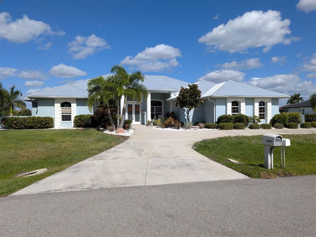 Photo of 11600 SW Dallas Drive N, Lake Suzy, FL 34266 (MLS # C7517260)