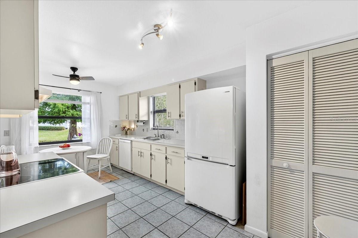 COLONNADES PH 2 - Residential