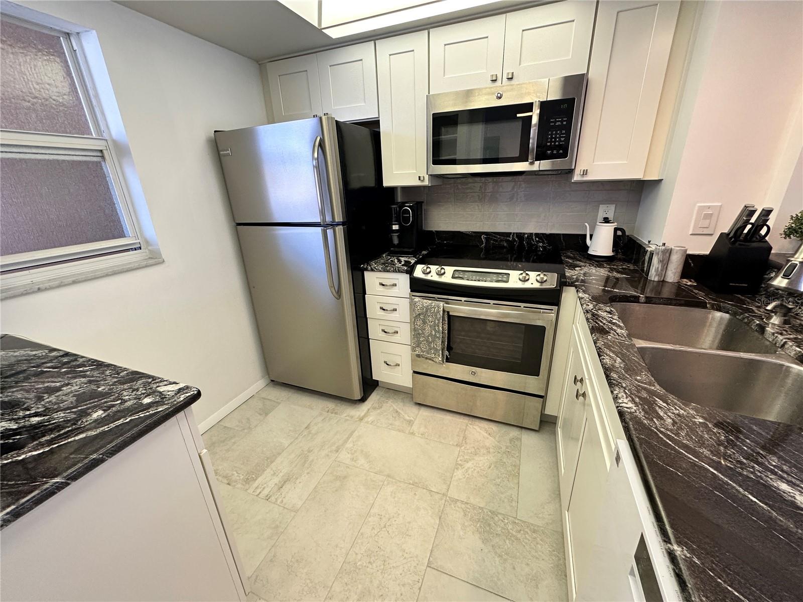 SIESTA HARBOR II - Residential Lease