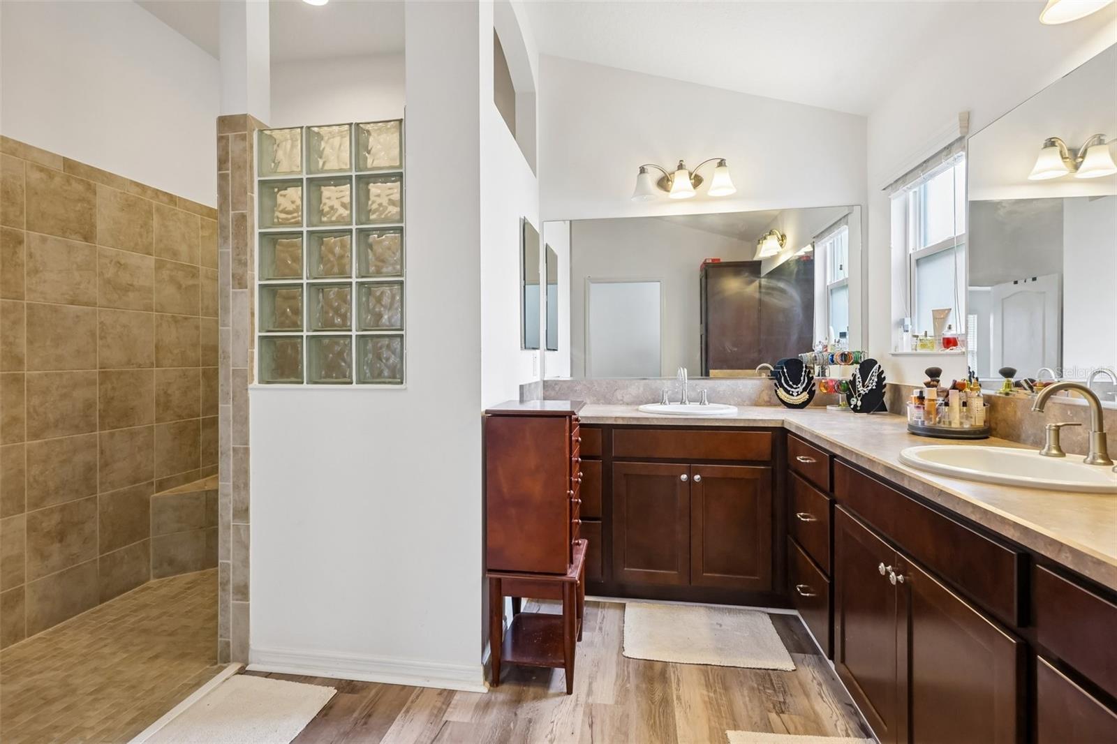 OXFORD OAKS PH 2 UN #833 - Residential