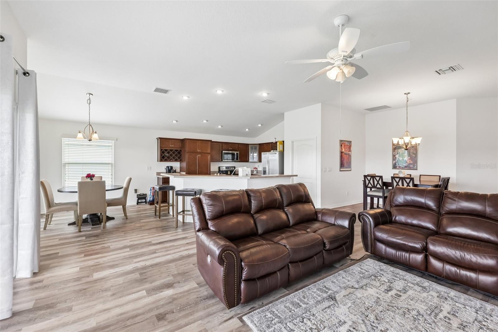 OXFORD OAKS PH 2 UN #833 - Residential