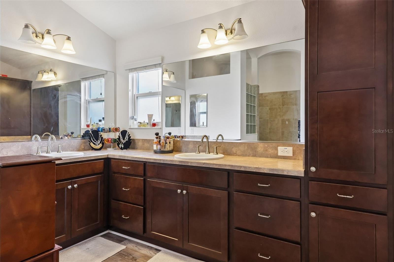 OXFORD OAKS PH 2 UN #833 - Residential