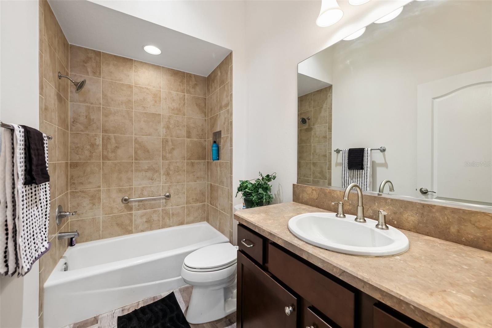 OXFORD OAKS PH 2 UN #833 - Residential