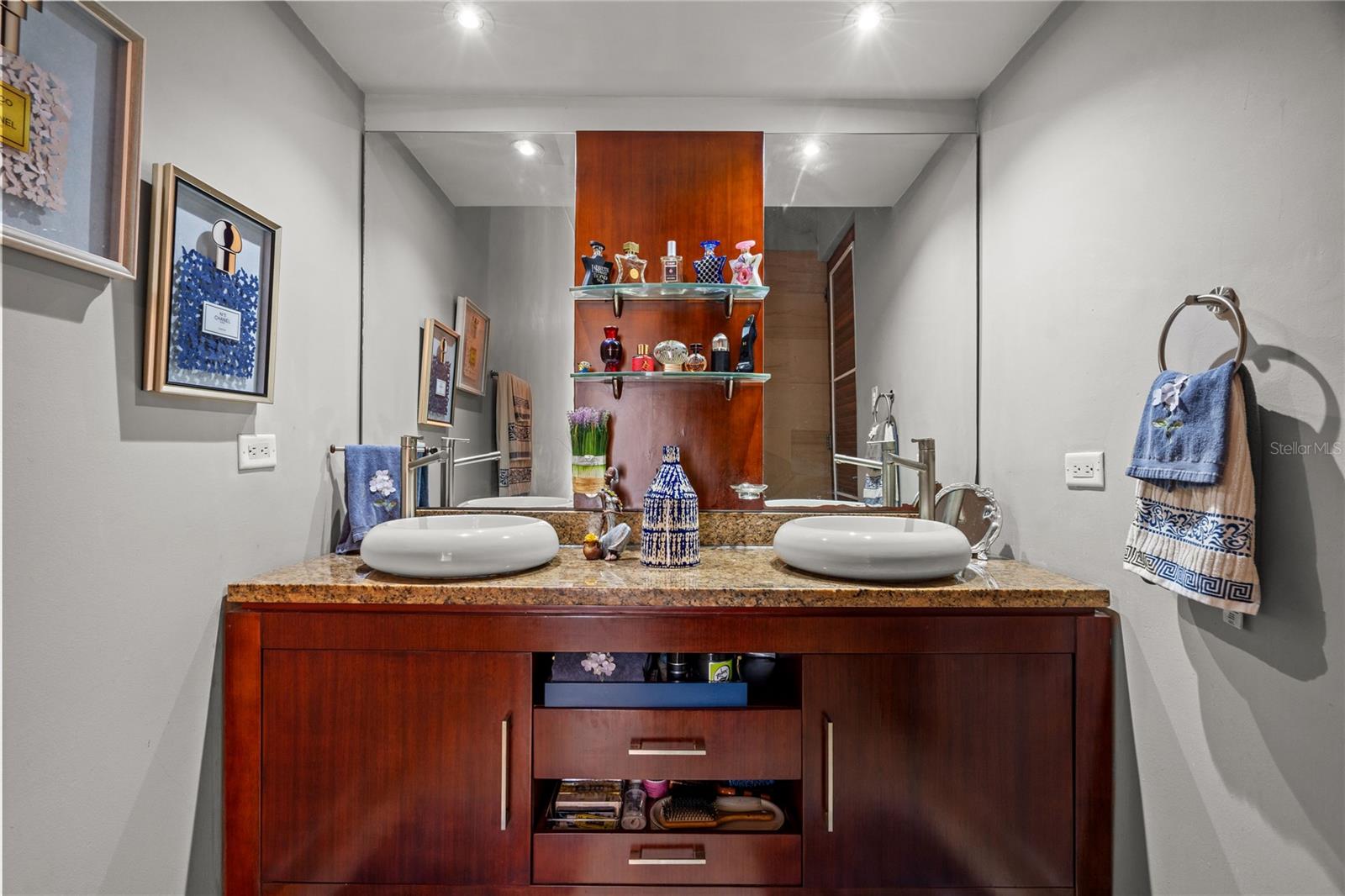 COLINAS DE PARKVILLE - Residential