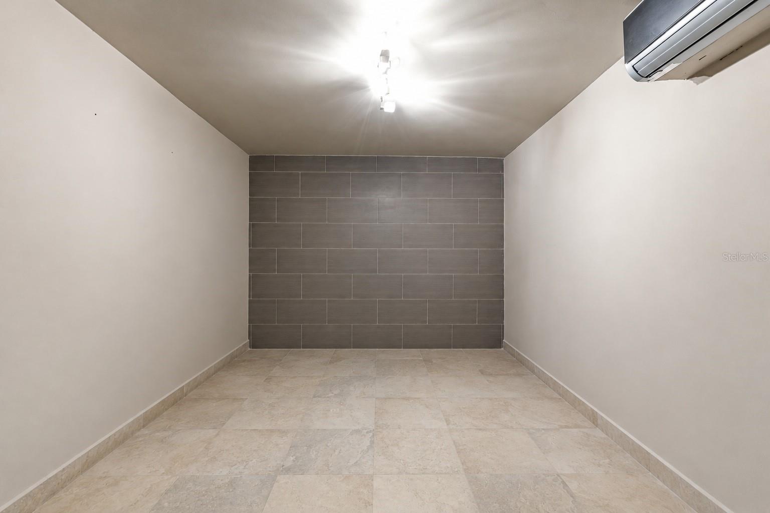 COLINAS DE PARKVILLE - Residential