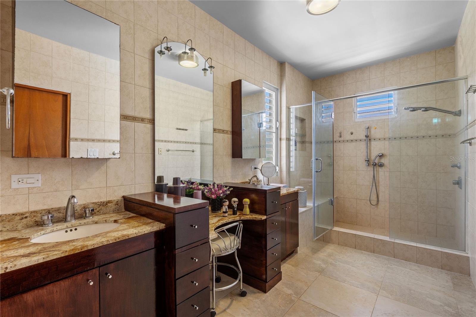 COLINAS DE PARKVILLE - Residential