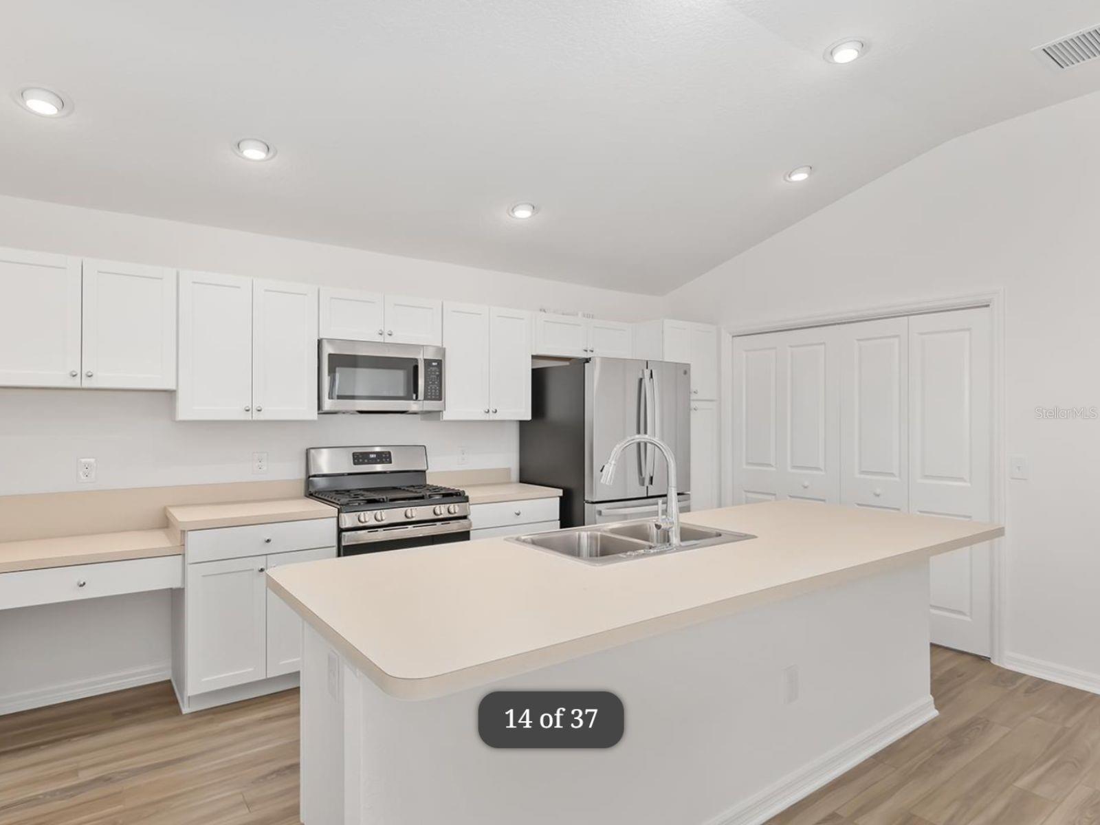 VILLAGES OF SHADY BROOK - Residential Lease