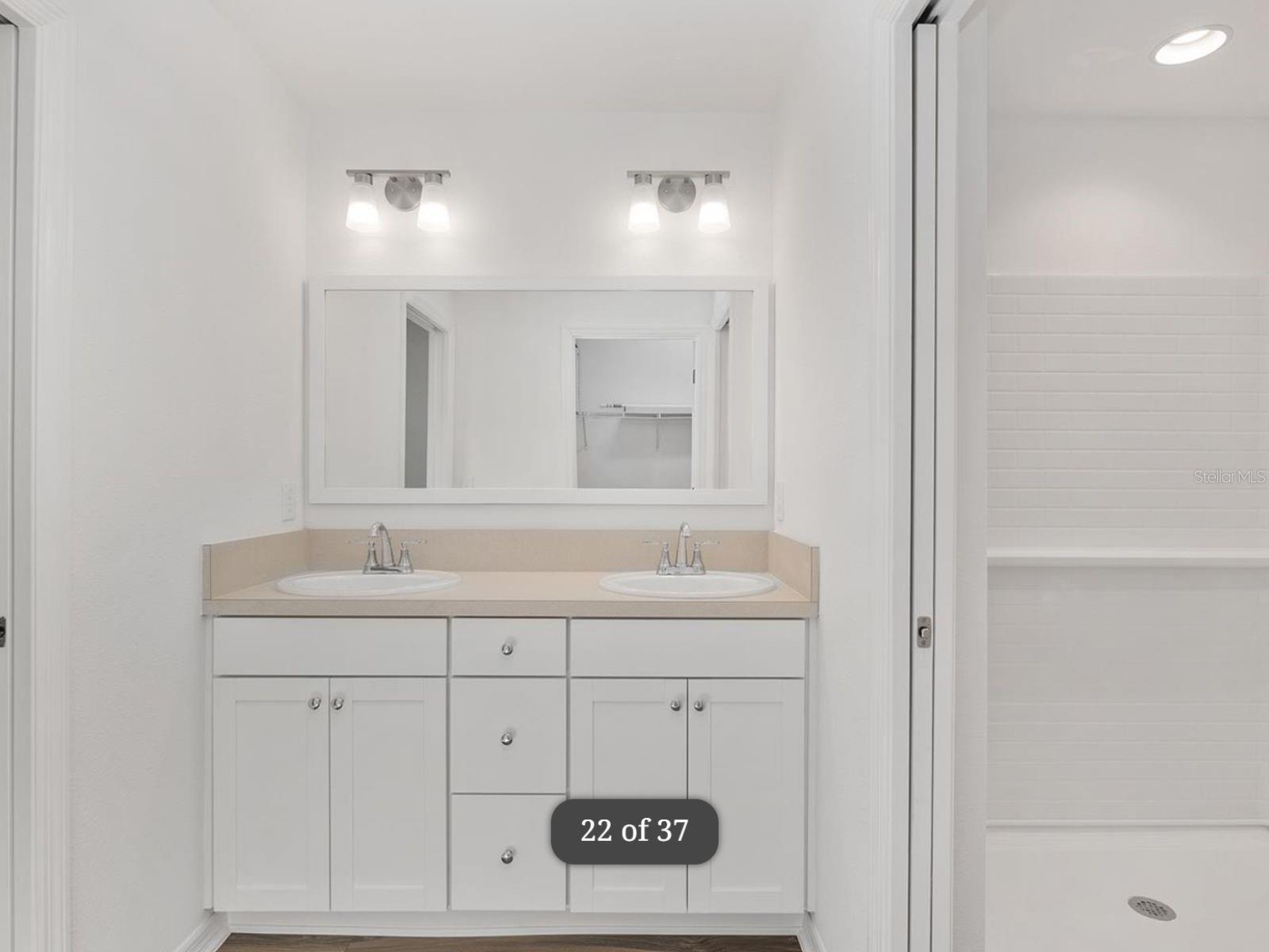 VILLAGES OF SHADY BROOK - Residential Lease