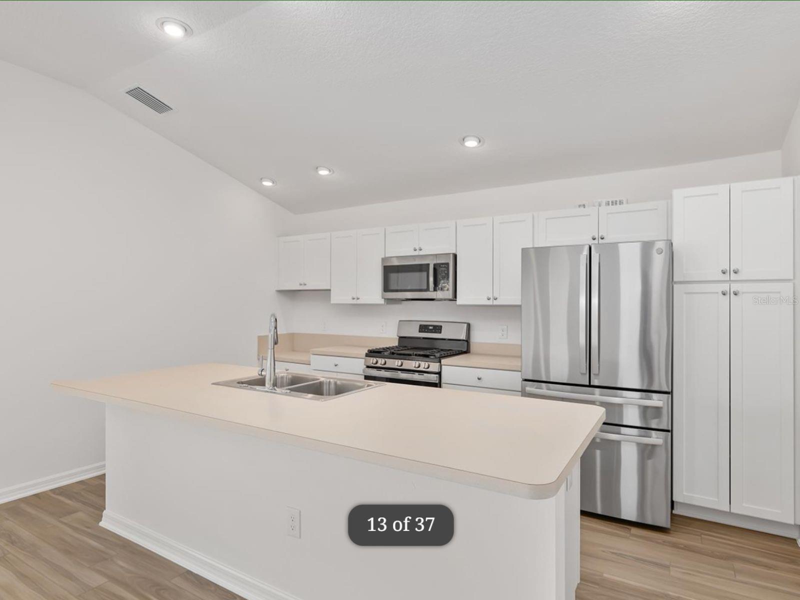 VILLAGES OF SHADY BROOK - Residential Lease