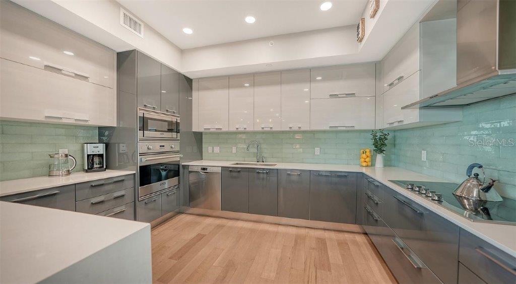 PARK RESIDENCES OF LIDO KEY - Residential