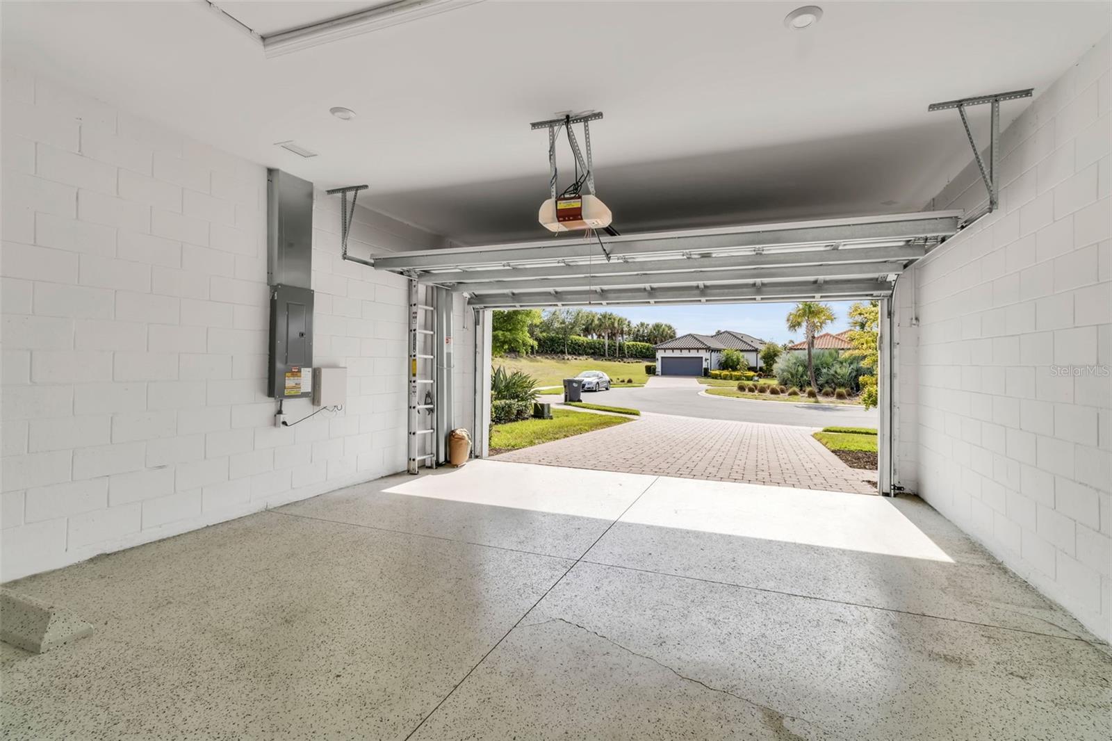 AZARIO ESPLANADE PH II SUBPH C-O - Residential