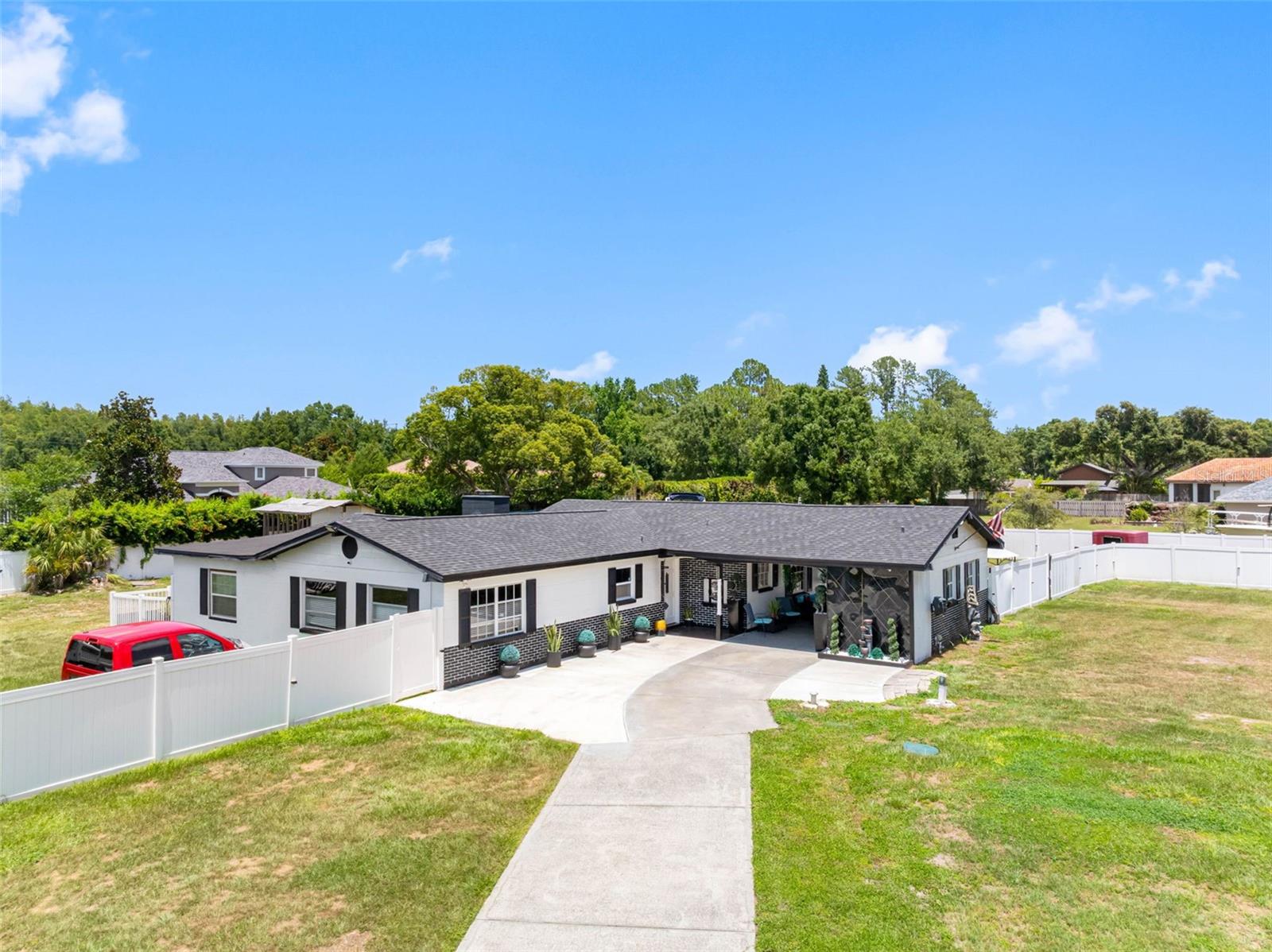 5515 LAKE LE CLARE ROAD