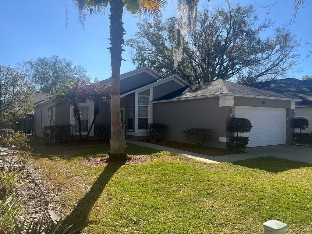 Photo of 1207 Lake Blue Circle, Apopka, FL 32703 (MLS # A4685967)