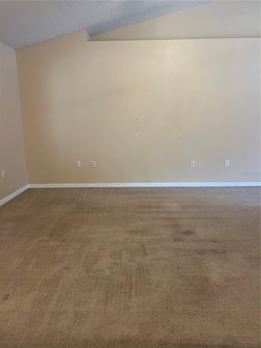 1124 CHATEAU CIRCLE