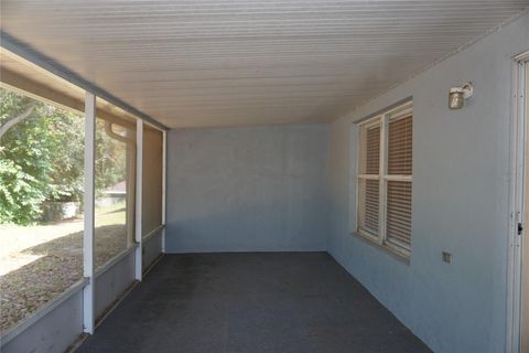 A home in MINNEOLA