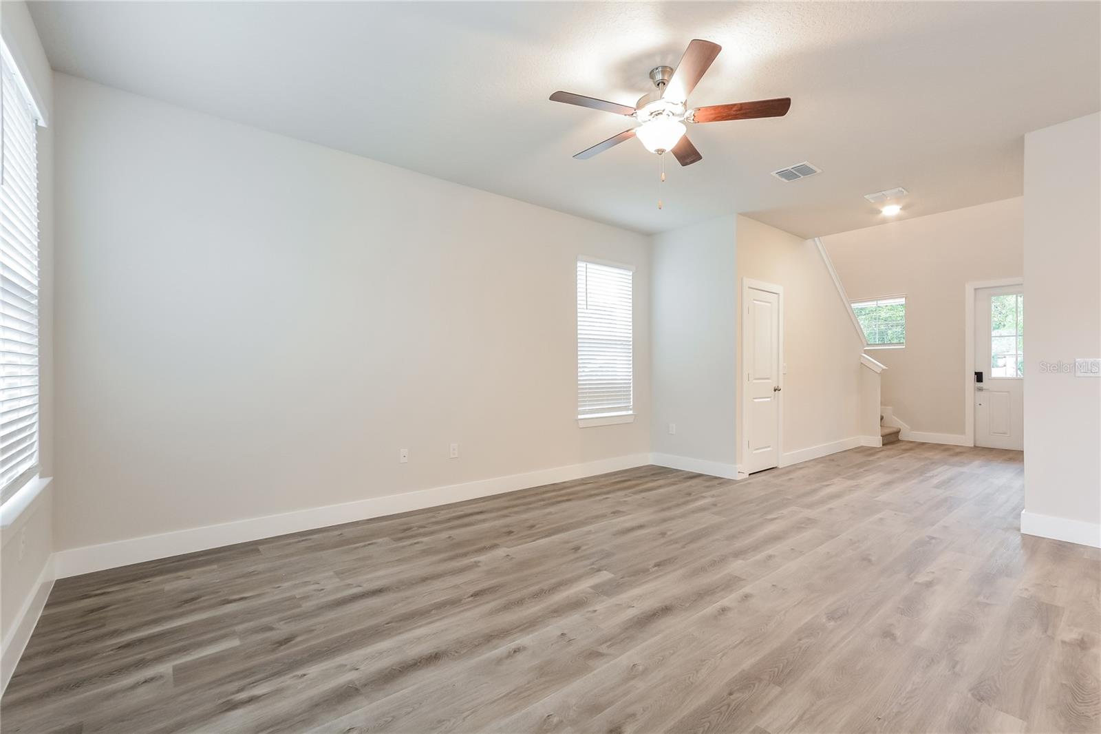 804 E VOORHIS AVENUE