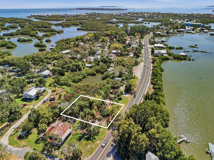 Vacant lot in Cedar Key’s Hale’s Addition offering an opportunity to build in this coastal island community. Convenient to waterfront, marina, restaurants, and local attractions.