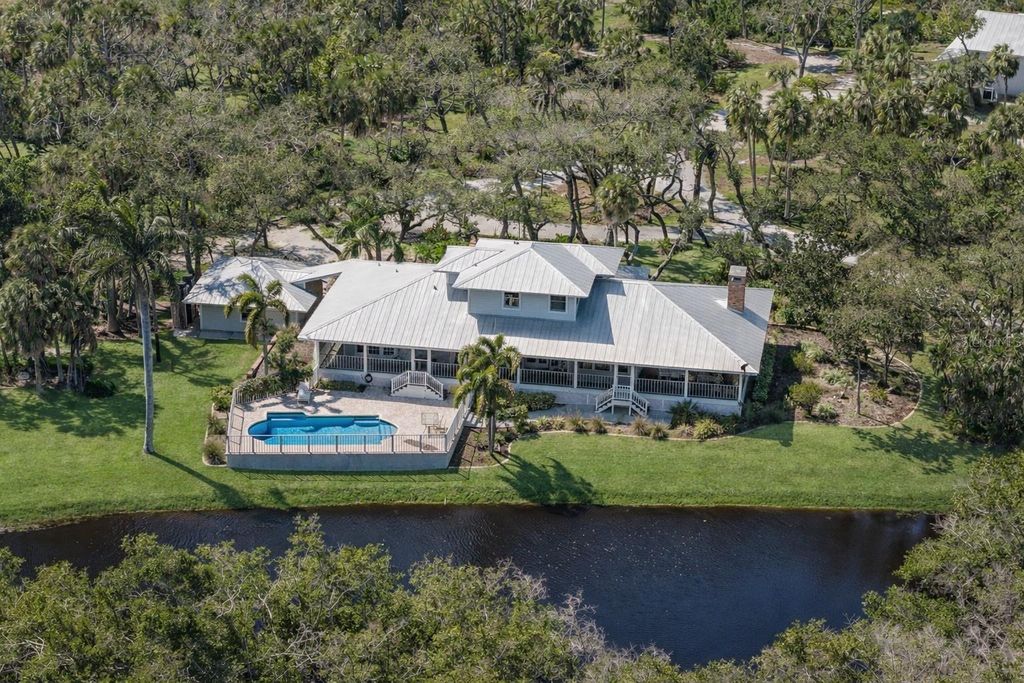 Photo of 1400 99th Street NW, Bradenton, FL 34209 (MLS # A4682938)