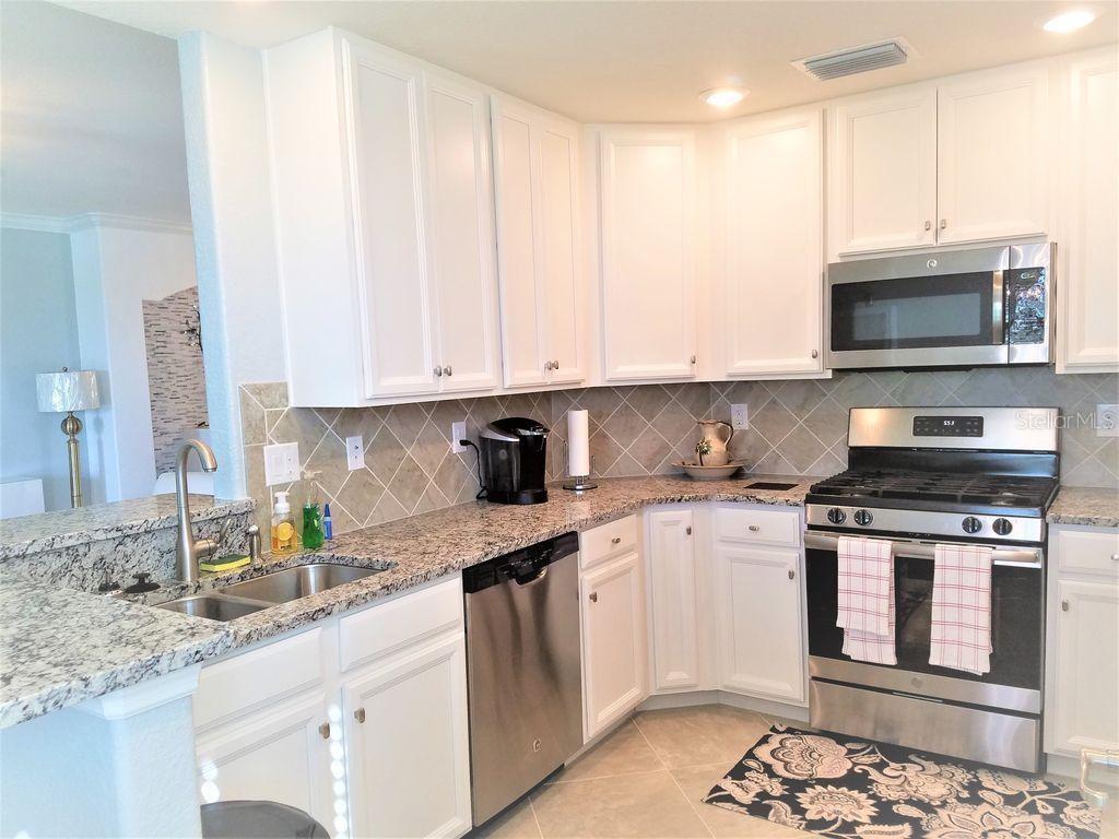 COACH HOMES I AT LAKEWOOD NATIONAL PH 12 - Residential Lease