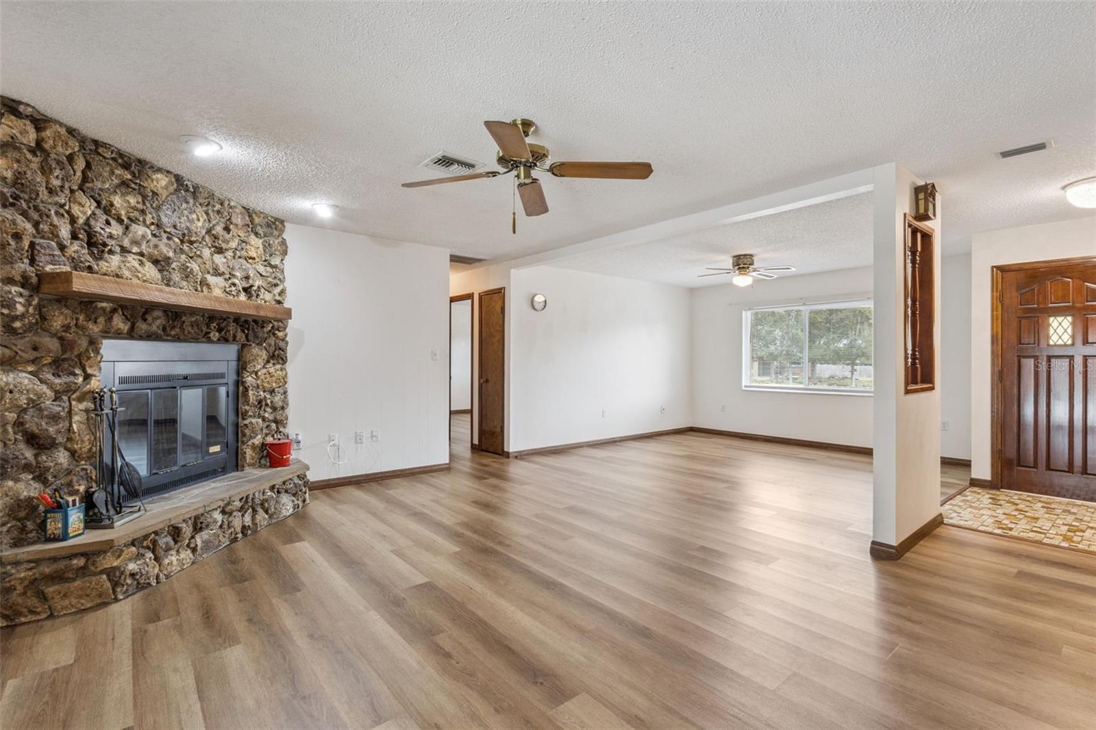 KINGS COVE - Residential