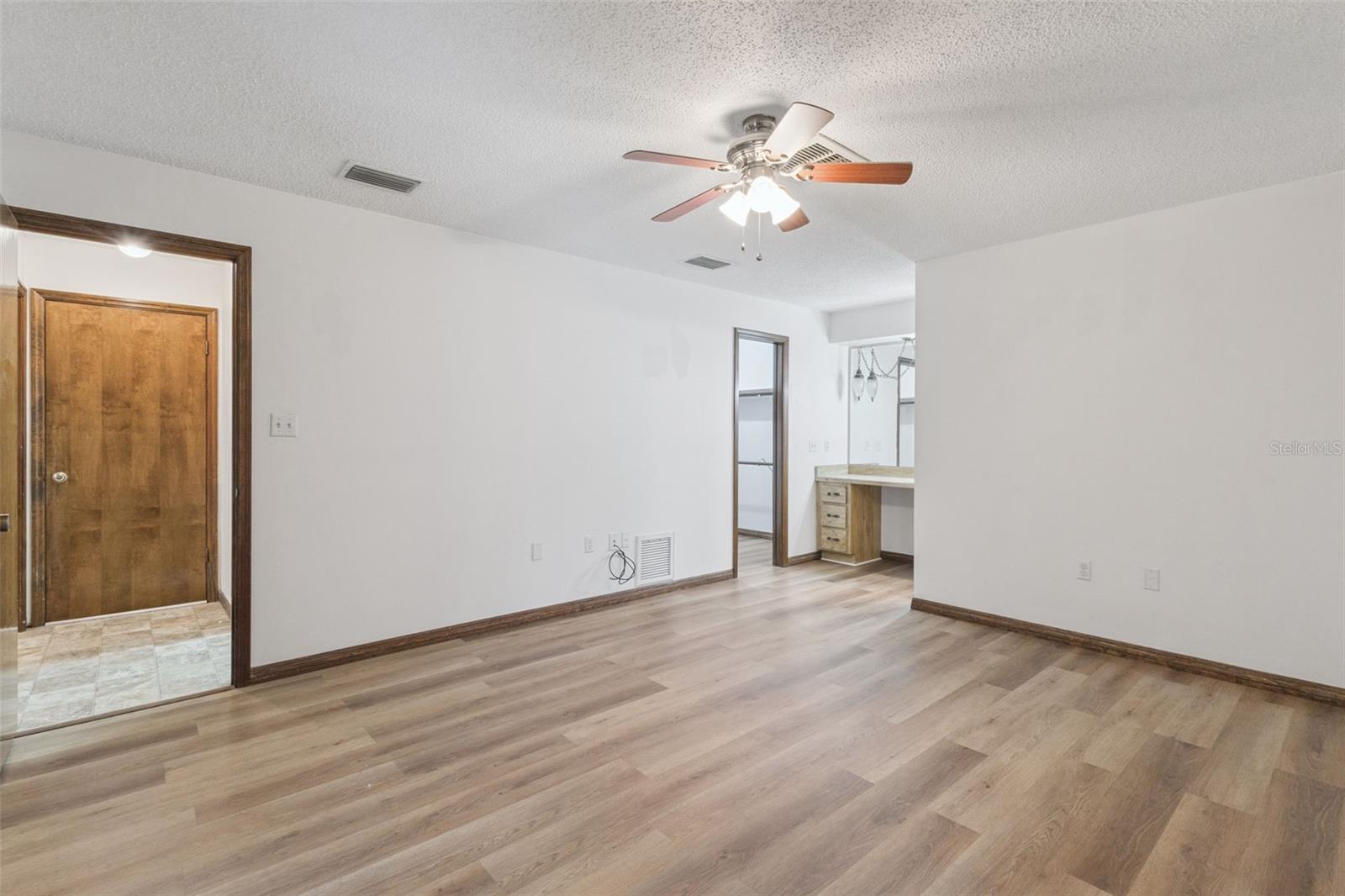 KINGS COVE - Residential