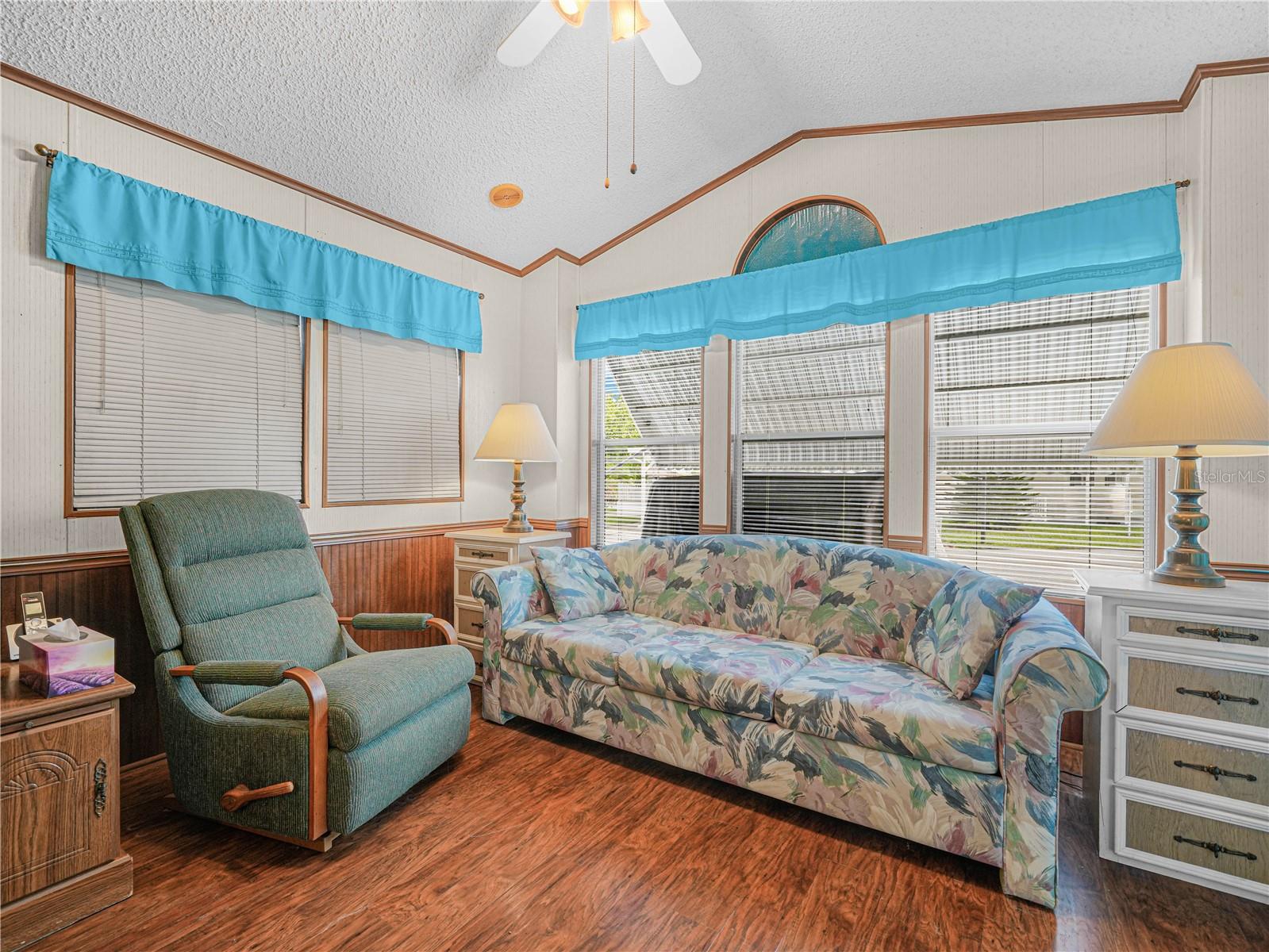 SADDLEBAG LAKE - Residential