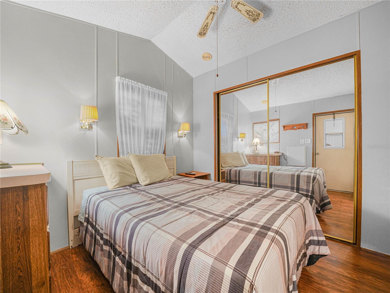 SADDLEBAG LAKE - Residential
