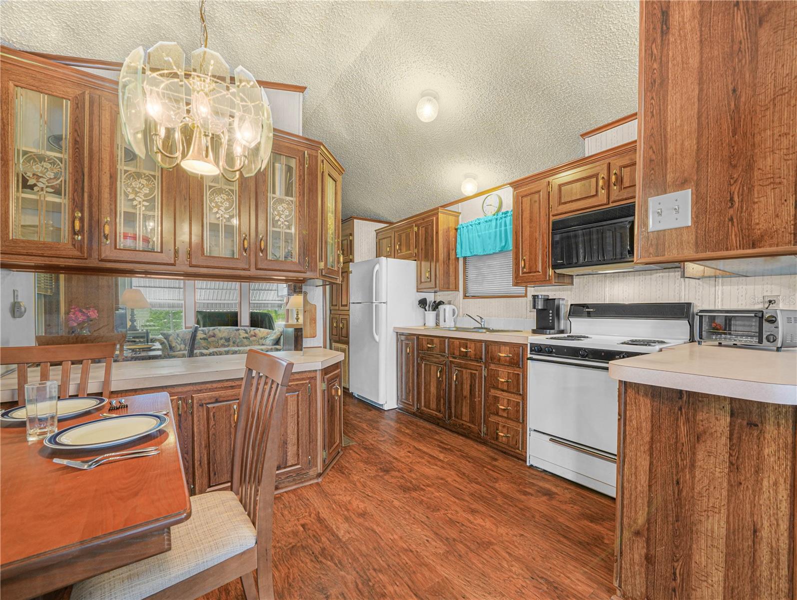 SADDLEBAG LAKE - Residential