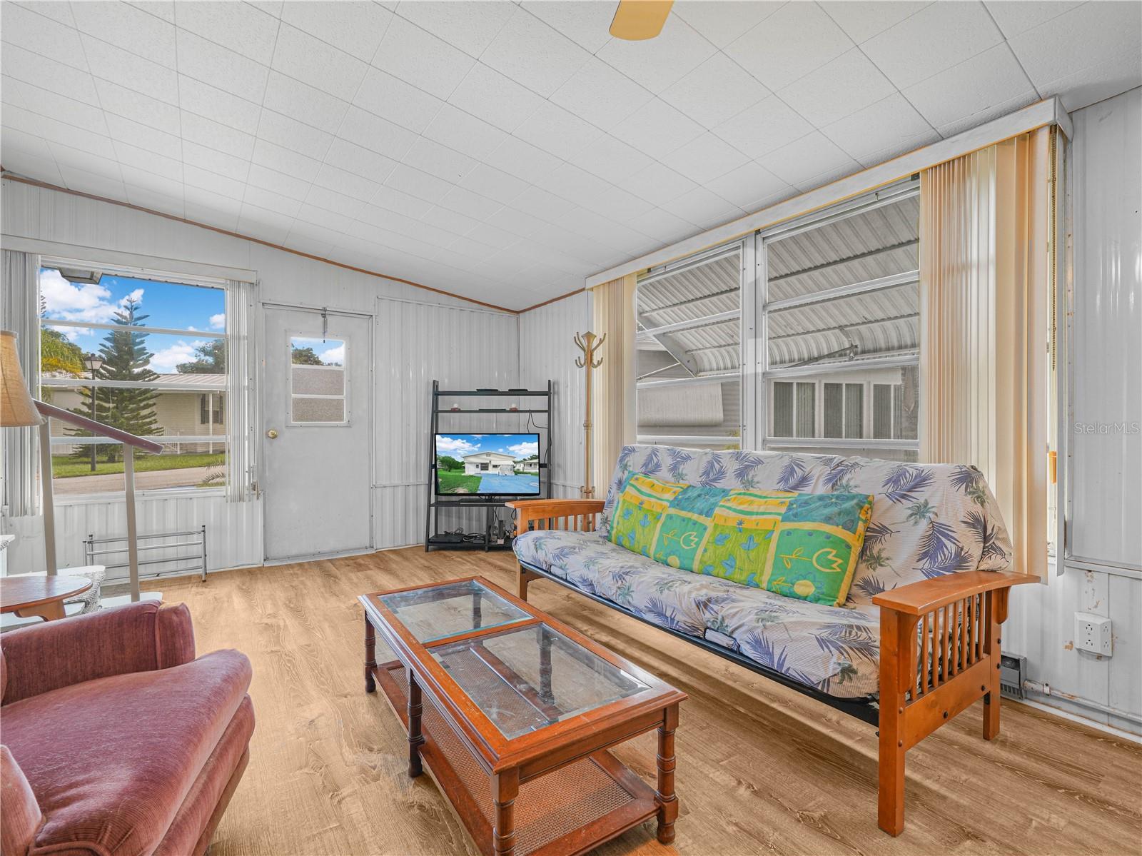 SADDLEBAG LAKE - Residential