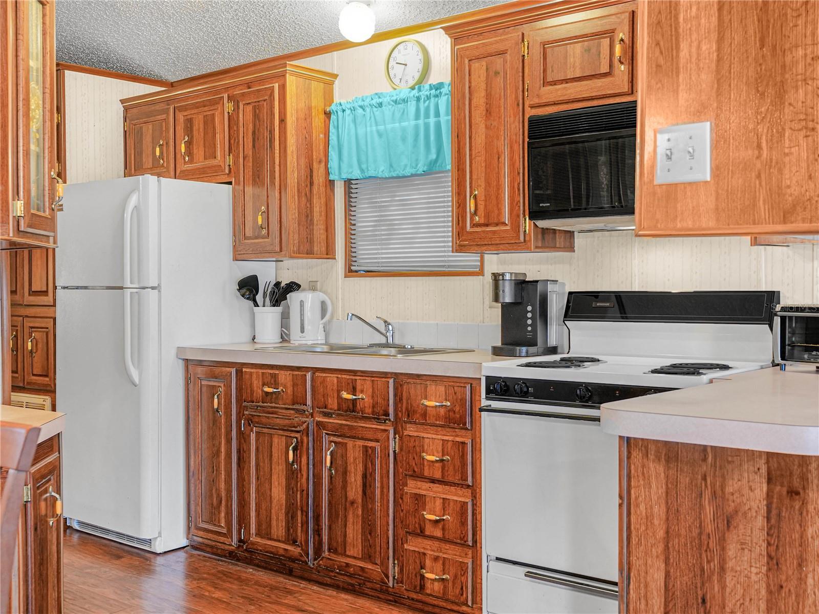 SADDLEBAG LAKE - Residential
