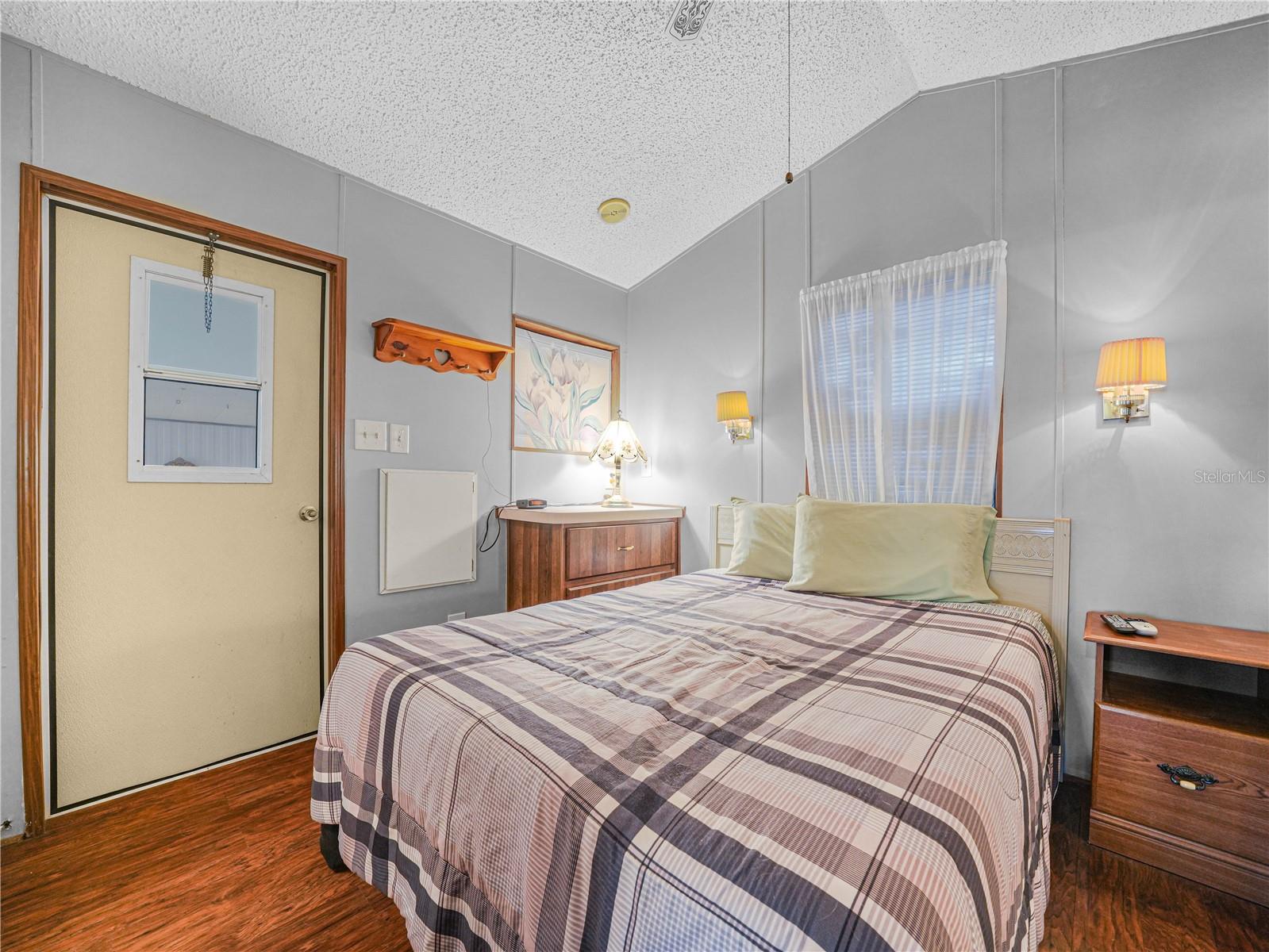 SADDLEBAG LAKE - Residential