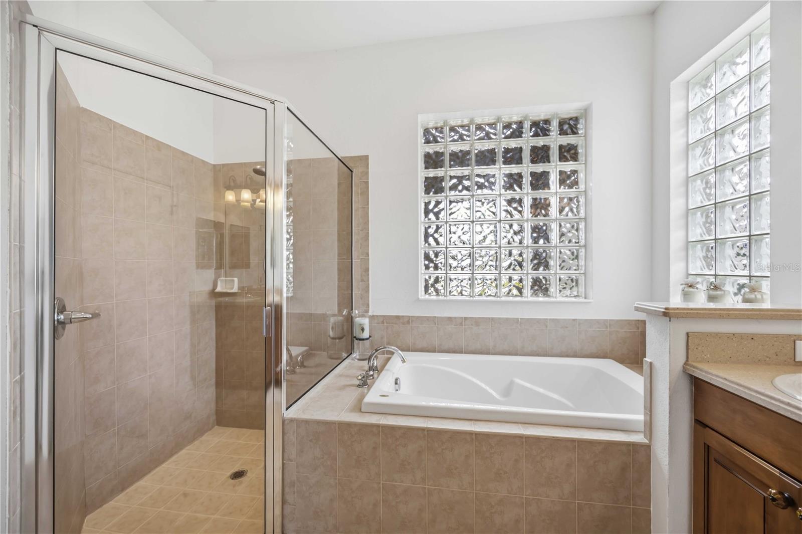VENETIAN GOLF & RIV CLUB - Residential